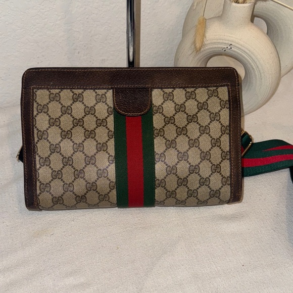 Authentic Gucci Green and Red Crossbody/Clutch Bag - Picture 5 of 16